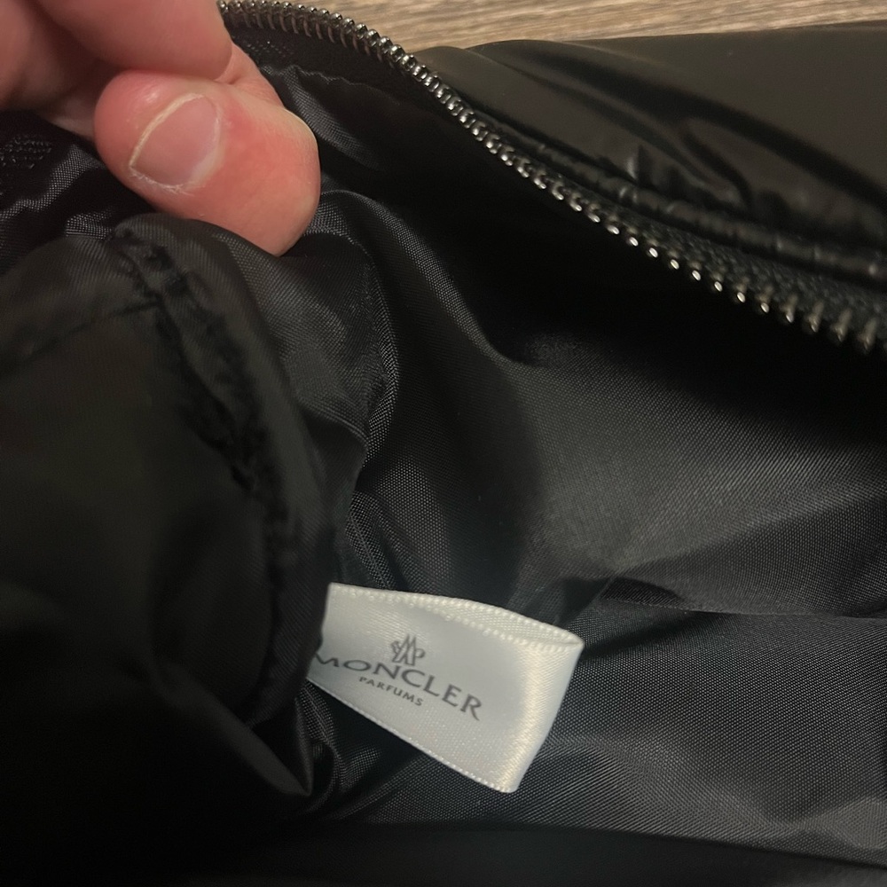 Moncler VIP Gift Toiletry Bag - Picture 6 of 6